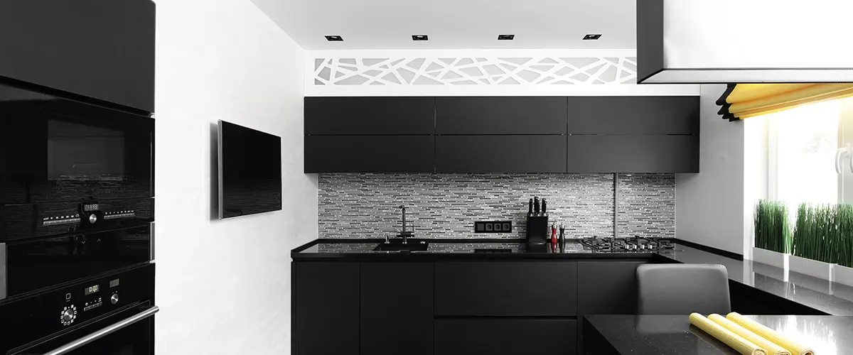 black kitchen apartmanet