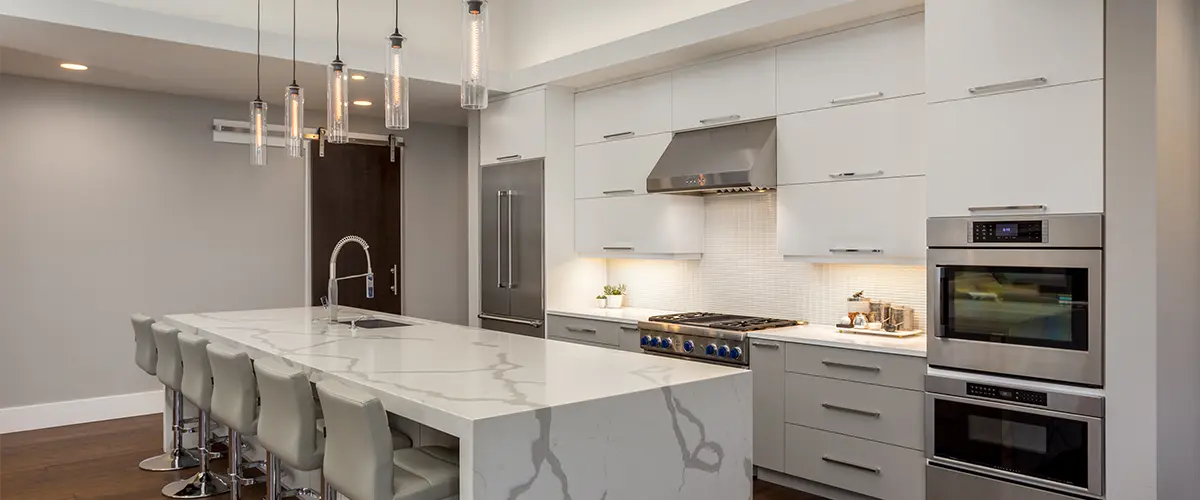 White modern simple kitchen cabinets