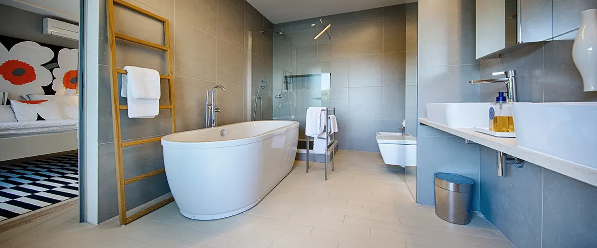 laminate floors in bath with tub